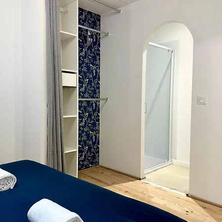 Апартаменты Les De Moliere *