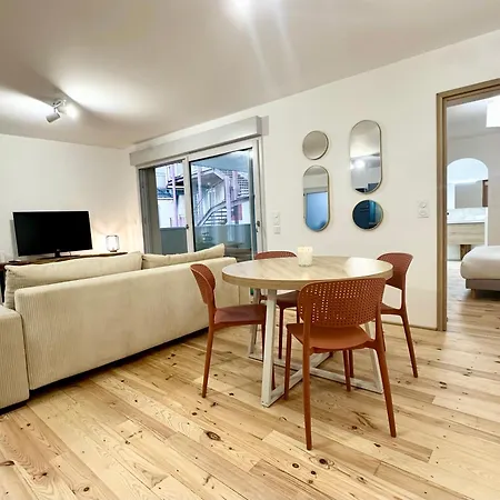 Les De Moliere Мон-де-Марсан