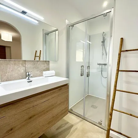 Апартаменты Les De Moliere *