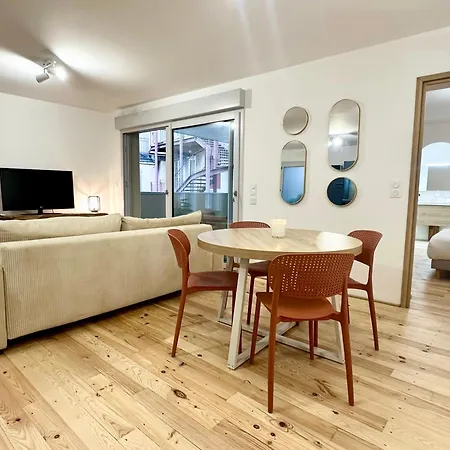 Апартаменты Les De Moliere