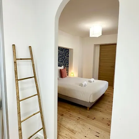 Апартаменты Les De Moliere *