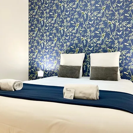 Апартаменты Les De Moliere