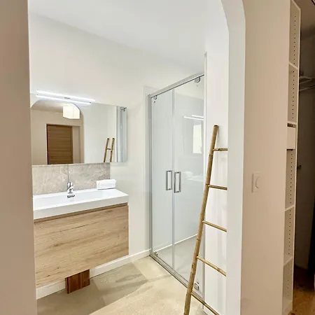 Les De Moliere Апартаменты